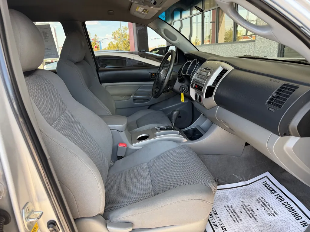 Toyota Tacoma photo 31