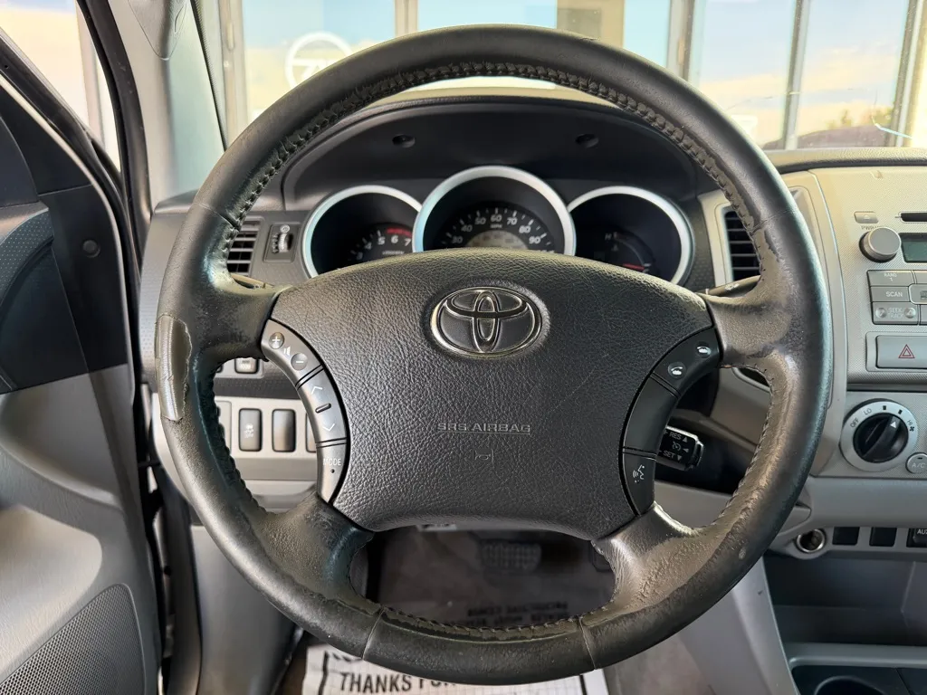 Toyota Tacoma photo 8