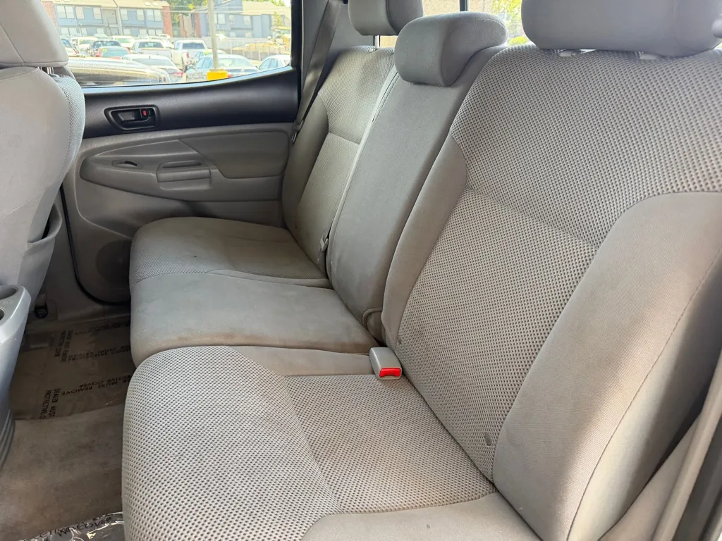 Toyota Tacoma photo 21