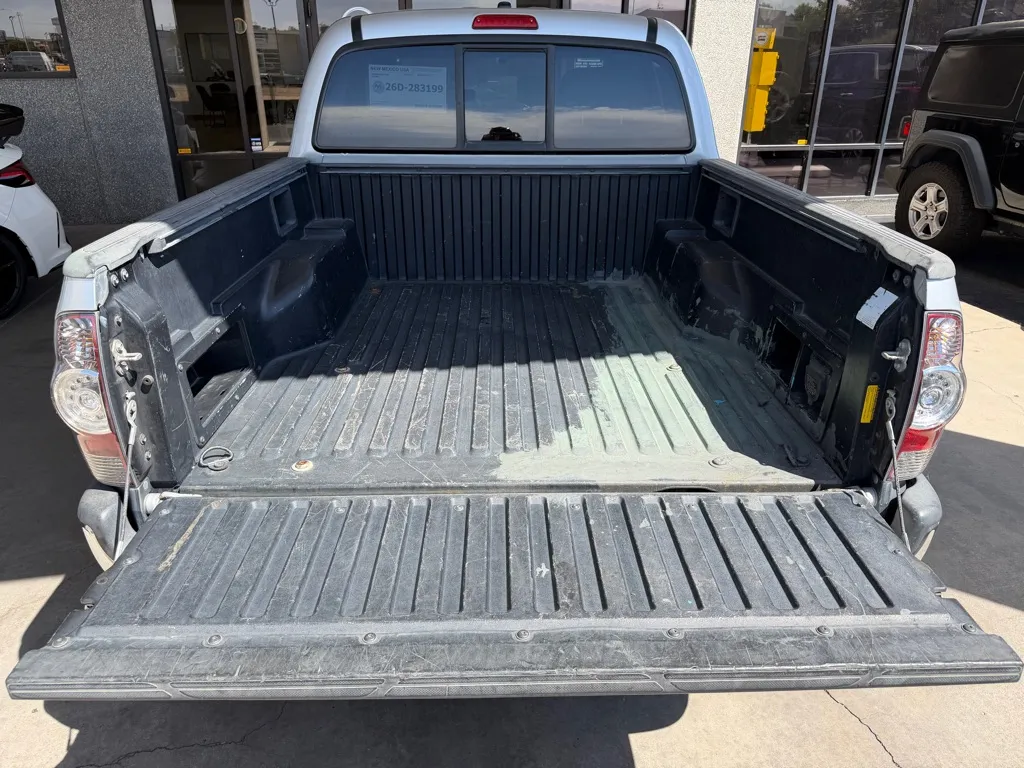 Toyota Tacoma photo 26