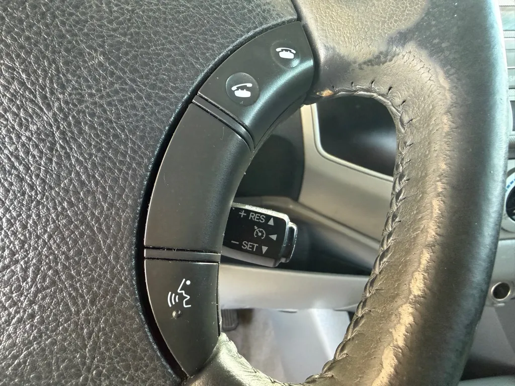 Toyota Tacoma photo 9