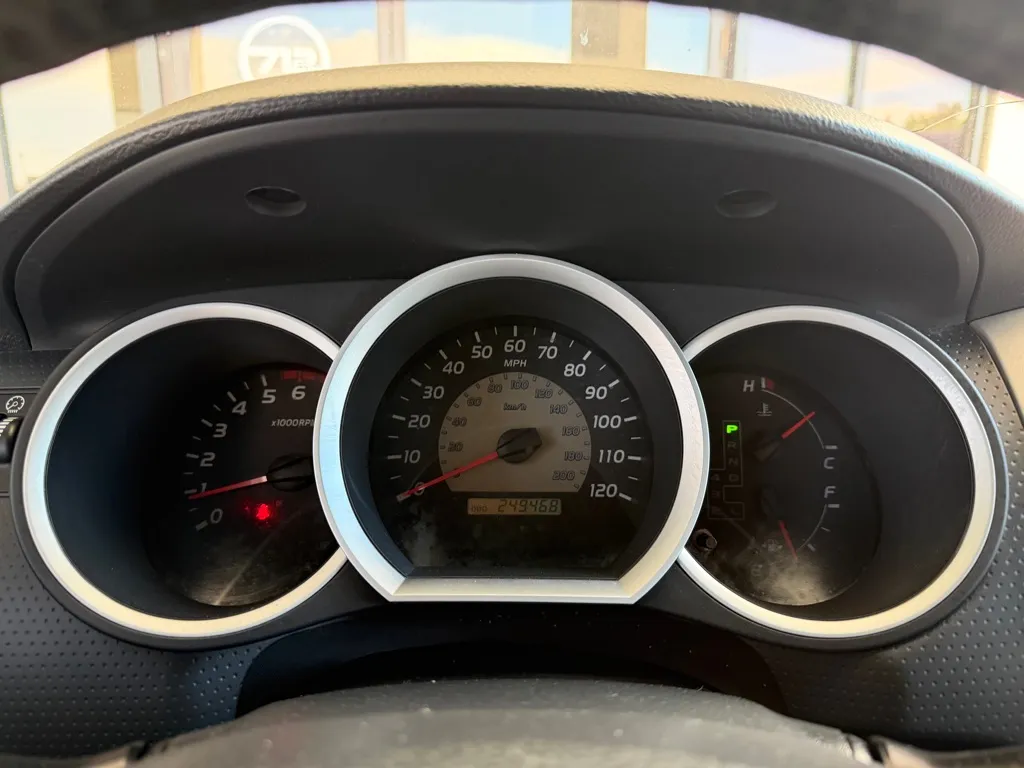 Toyota Tacoma photo 11