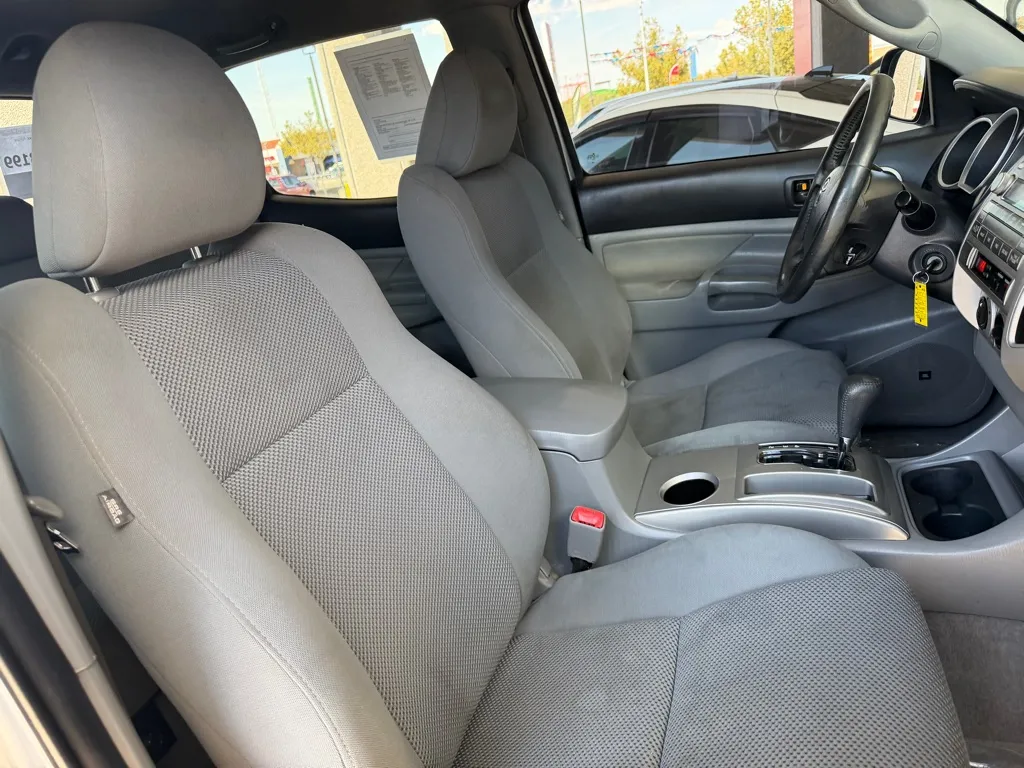Toyota Tacoma photo 32