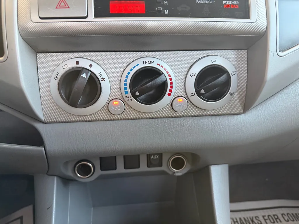 Toyota Tacoma photo 13
