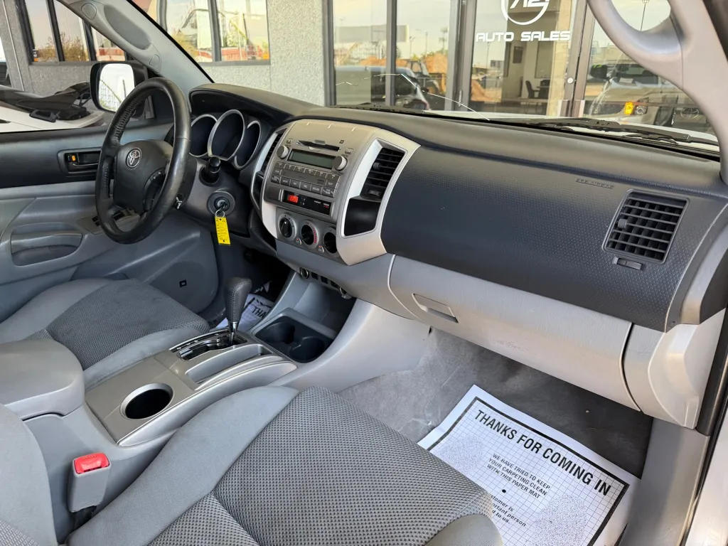 Toyota Tacoma photo 33