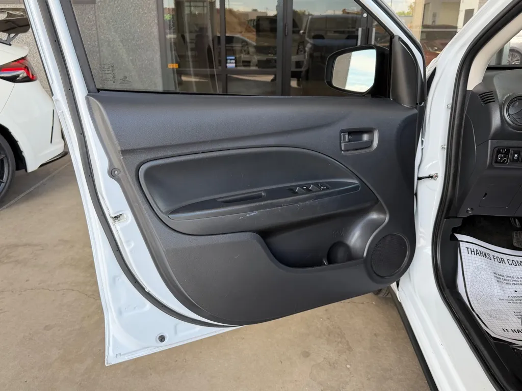 Mitsubishi Mirage photo 18