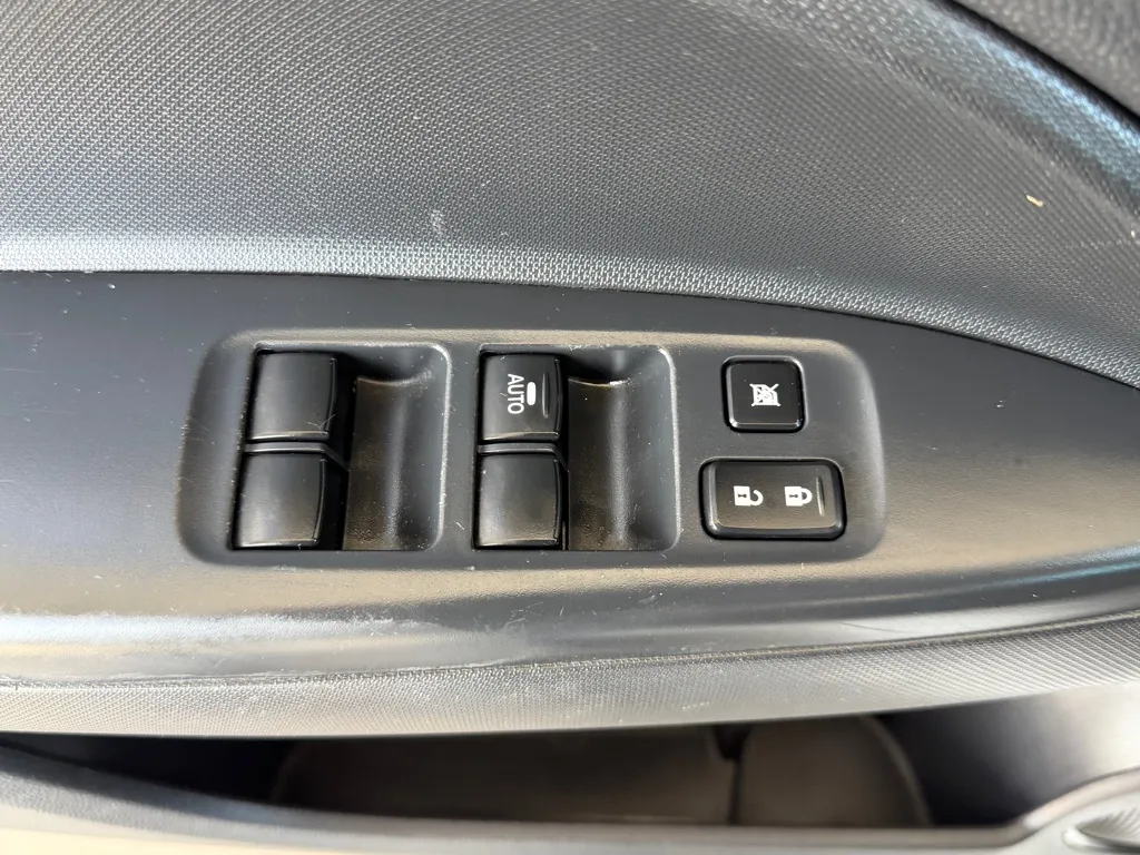 Mitsubishi Mirage photo 19