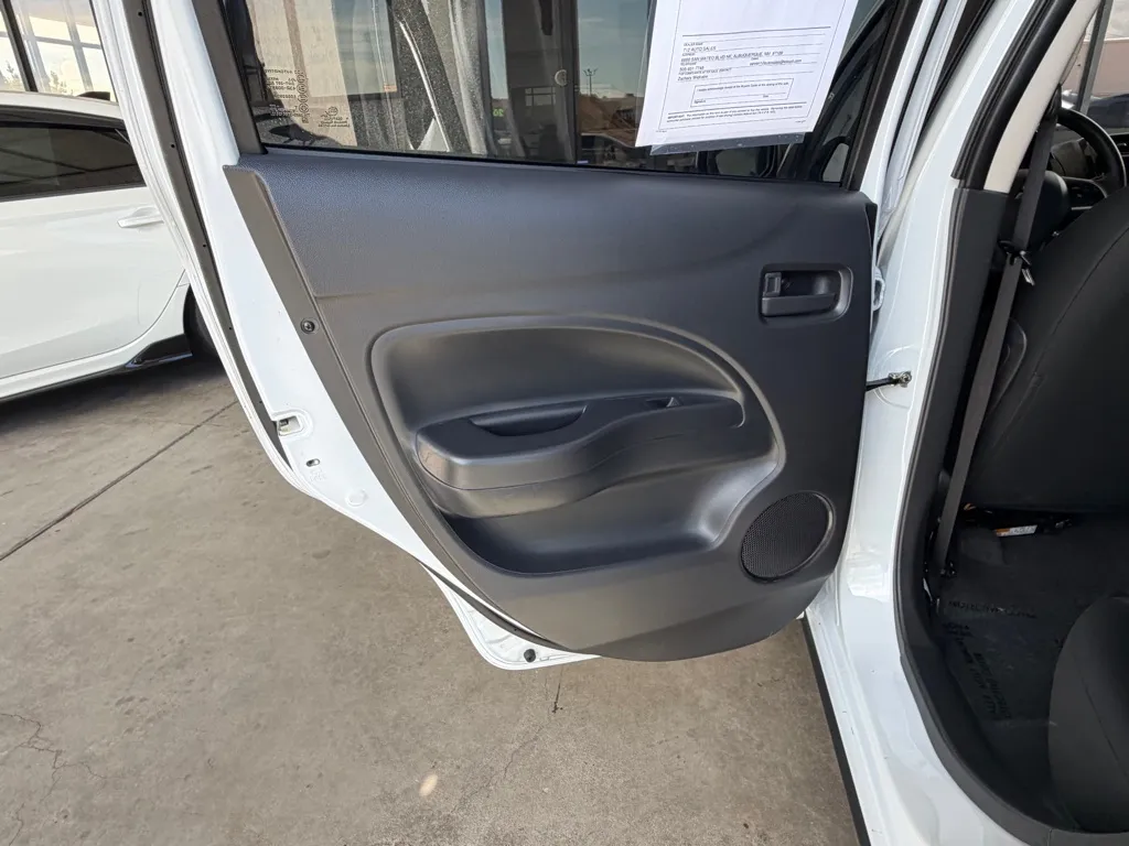Mitsubishi Mirage photo 24