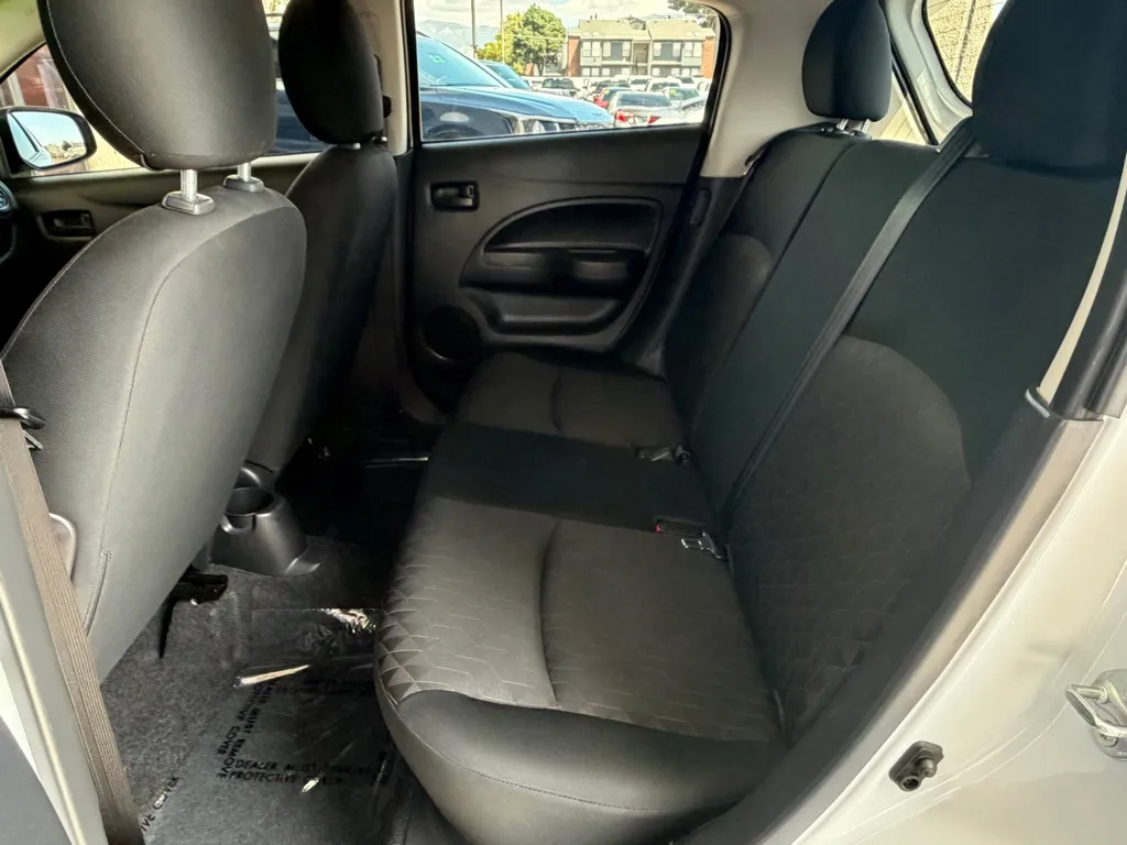 Mitsubishi Mirage photo 20