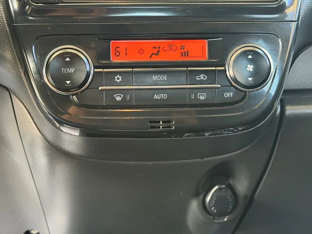 Mitsubishi Mirage photo 14