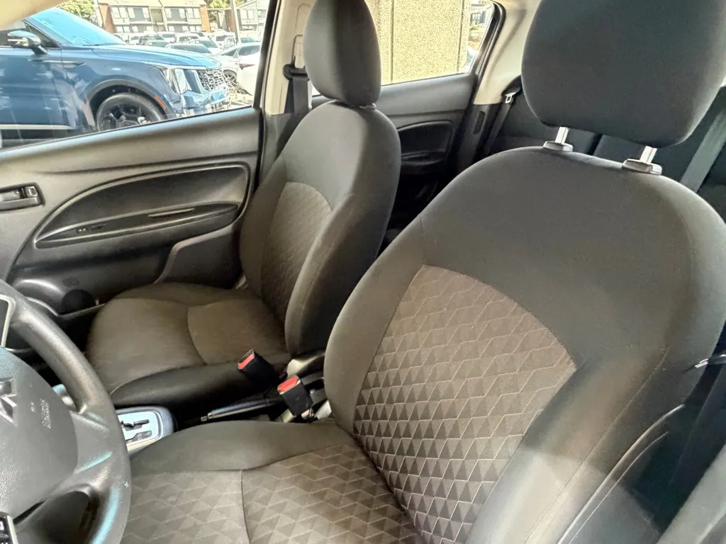 Mitsubishi Mirage photo 6
