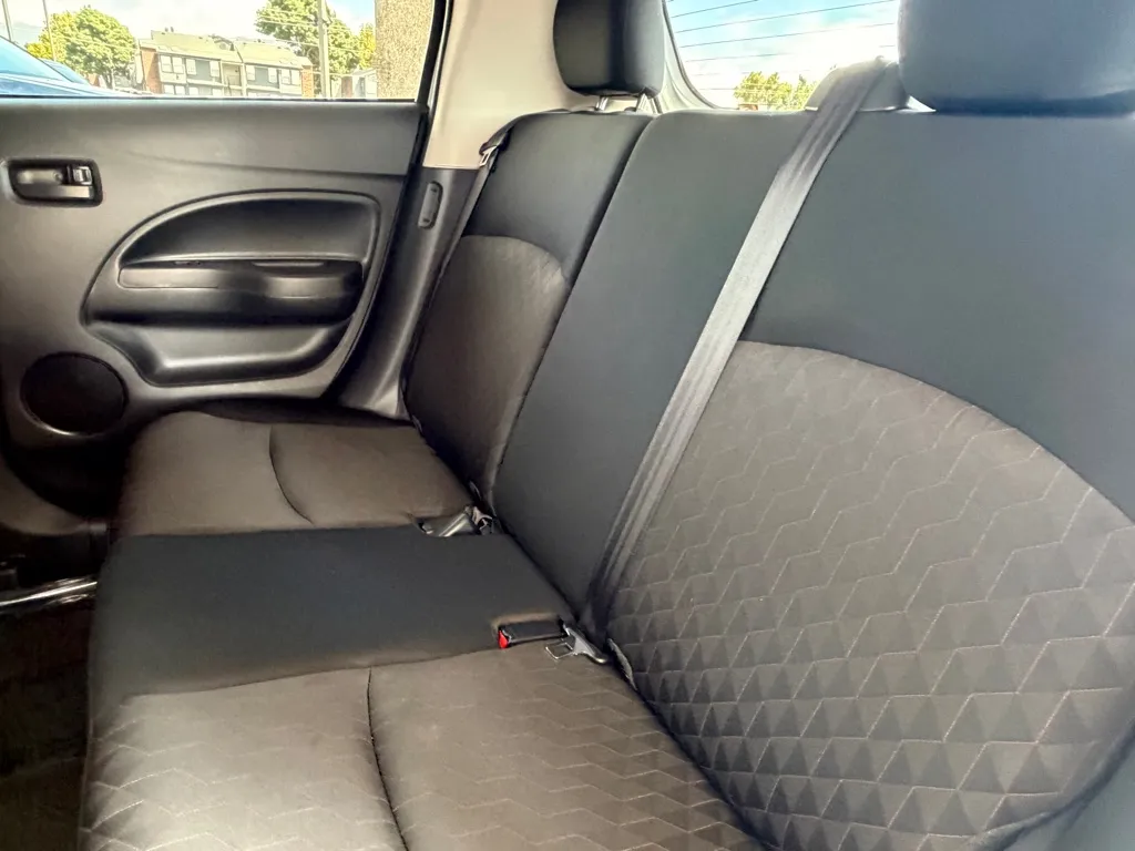 Mitsubishi Mirage photo 21