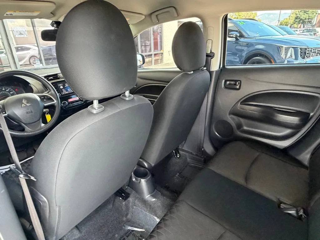 Mitsubishi Mirage photo 22