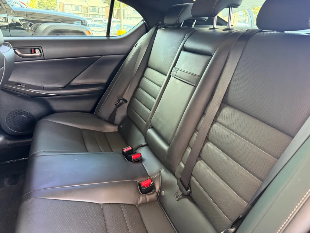 Lexus IS photo 22