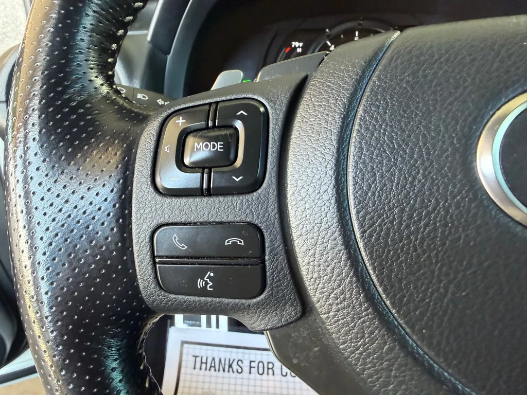 Lexus IS photo 10
