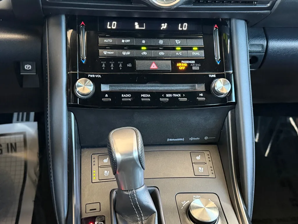Lexus IS photo 16
