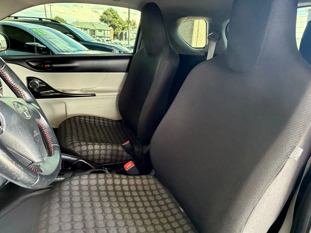 Scion IQ photo 6