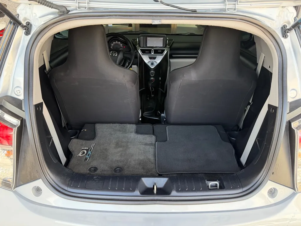 Scion IQ photo 24