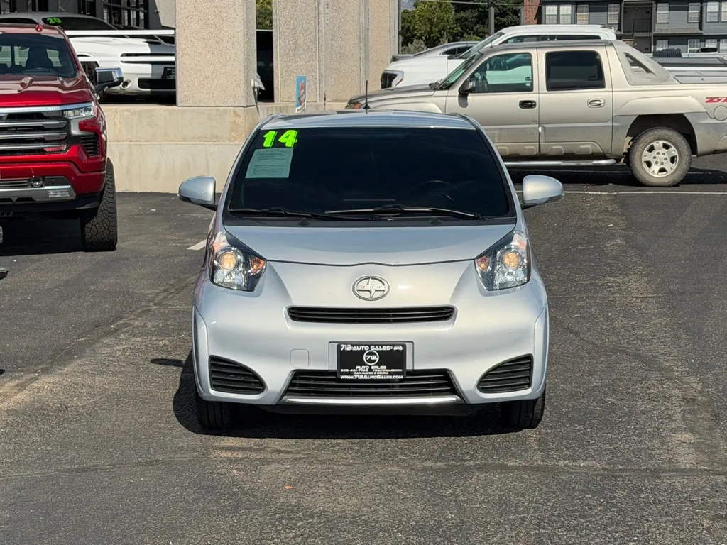 Scion IQ photo 30