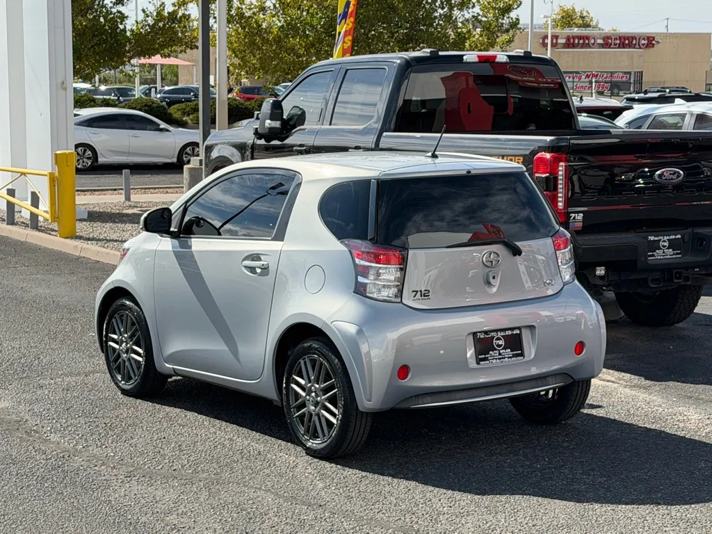 Scion IQ photo 36