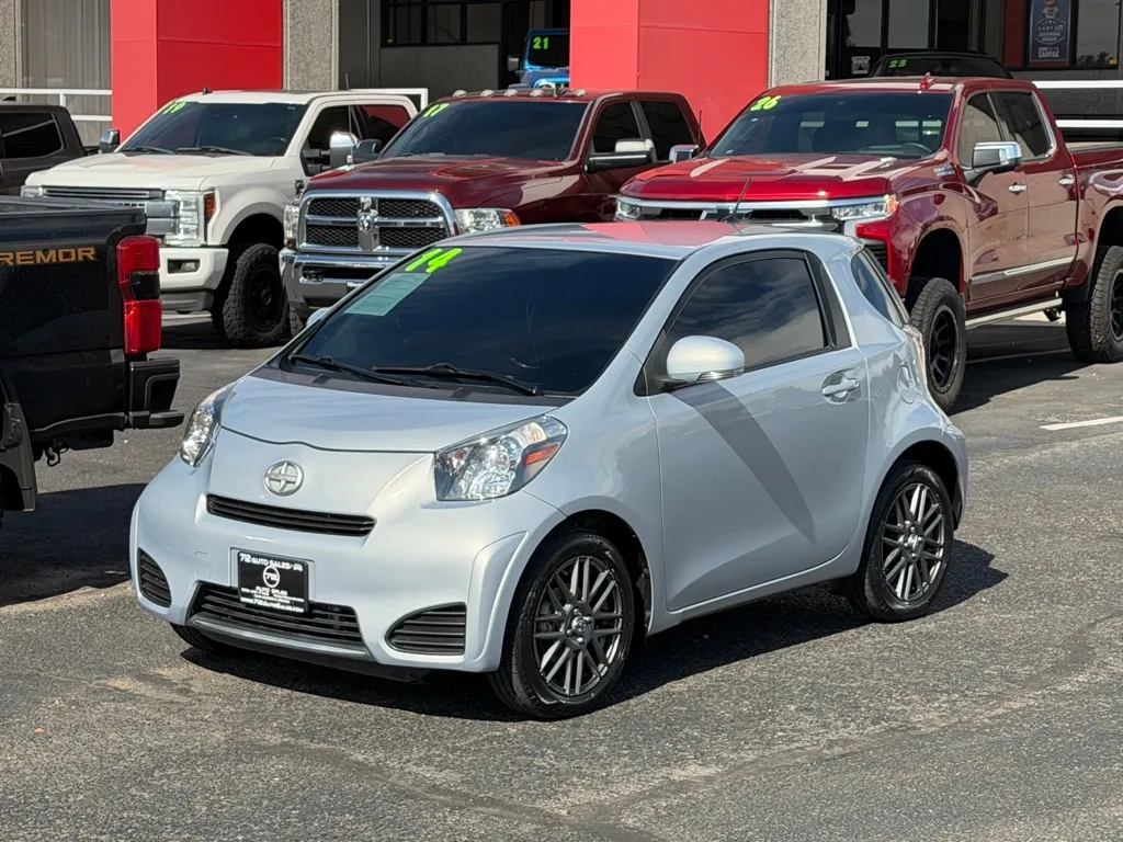 Scion IQ photo 32