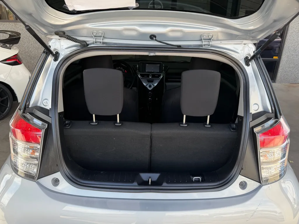 Scion IQ photo 23