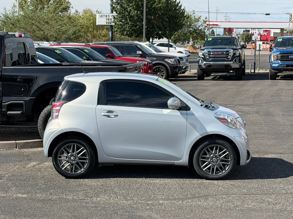 Scion IQ photo 42