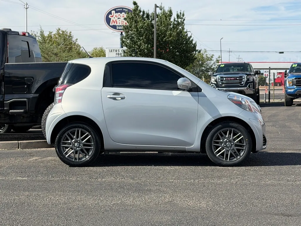 Scion IQ photo 43