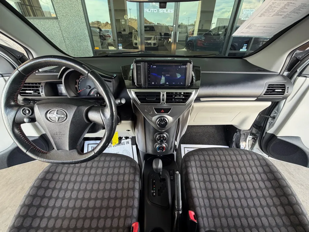 Scion IQ photo 22