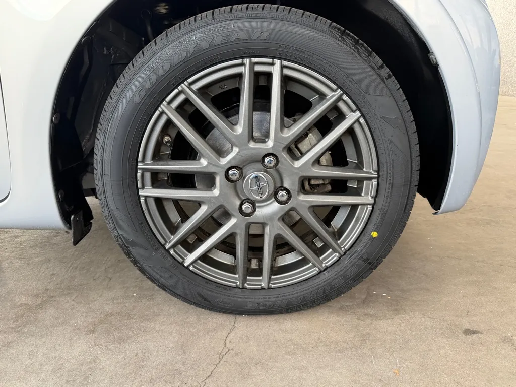 Scion IQ photo 48