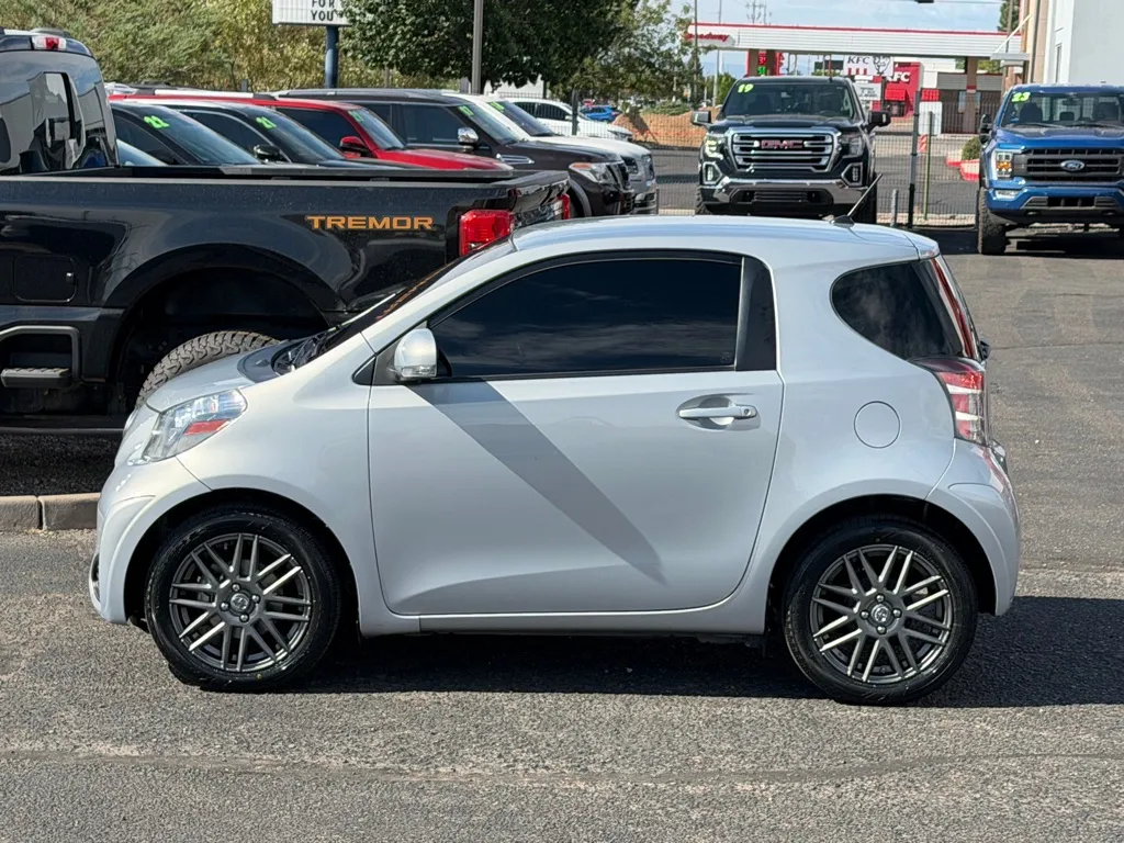 Scion IQ photo 34