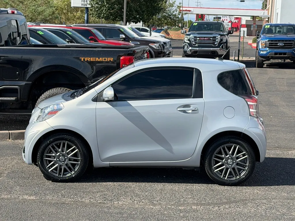 Scion IQ photo 2