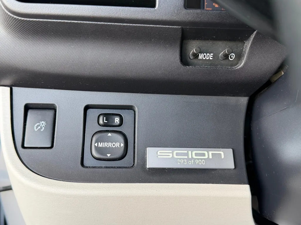 Scion IQ photo 11