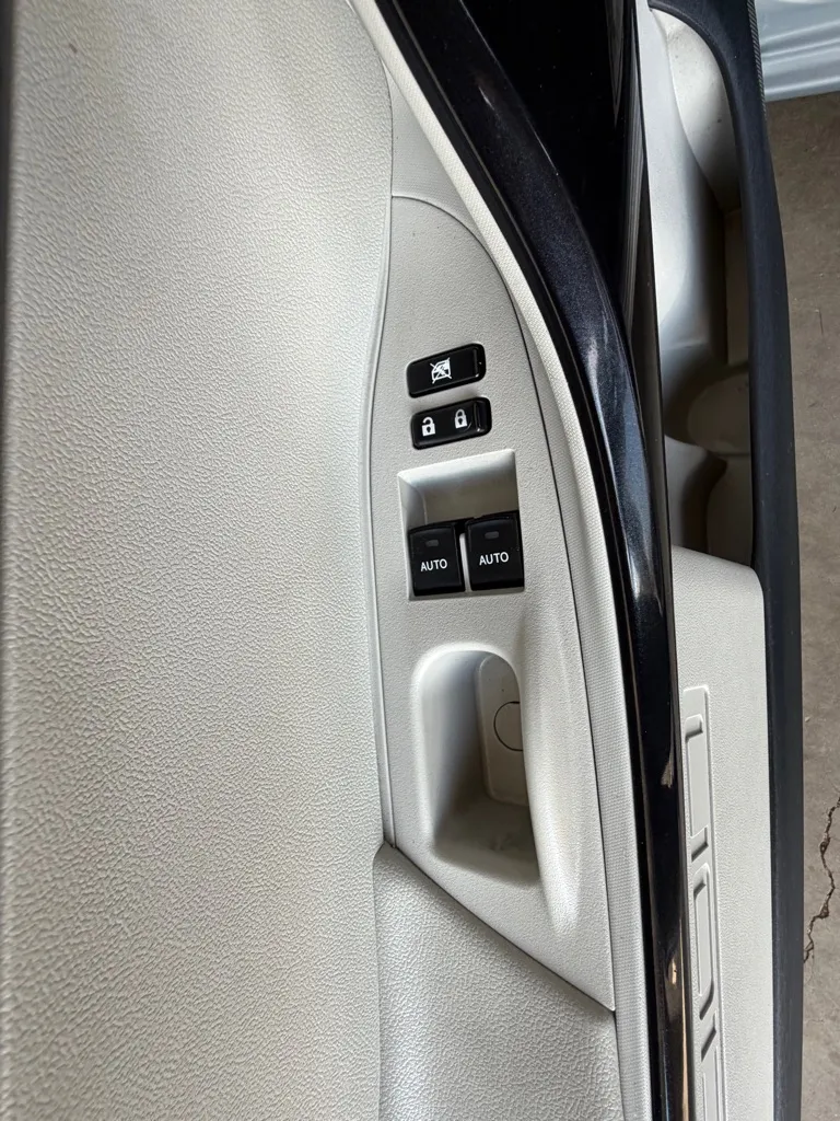 Scion IQ photo 18