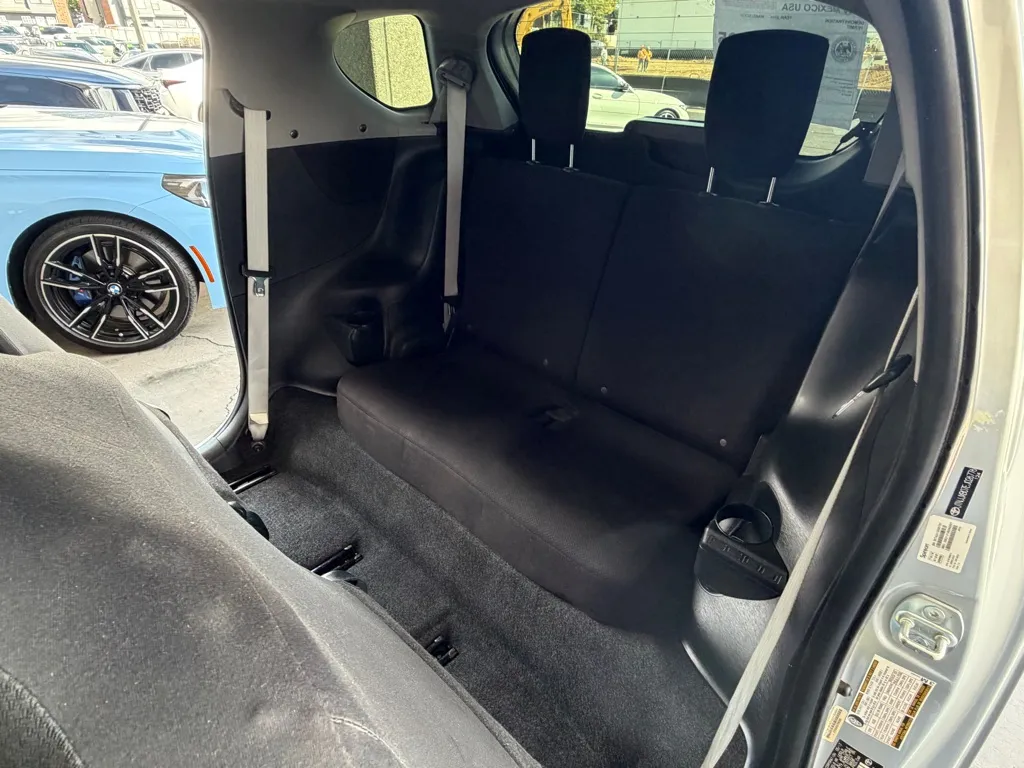 Scion IQ photo 19