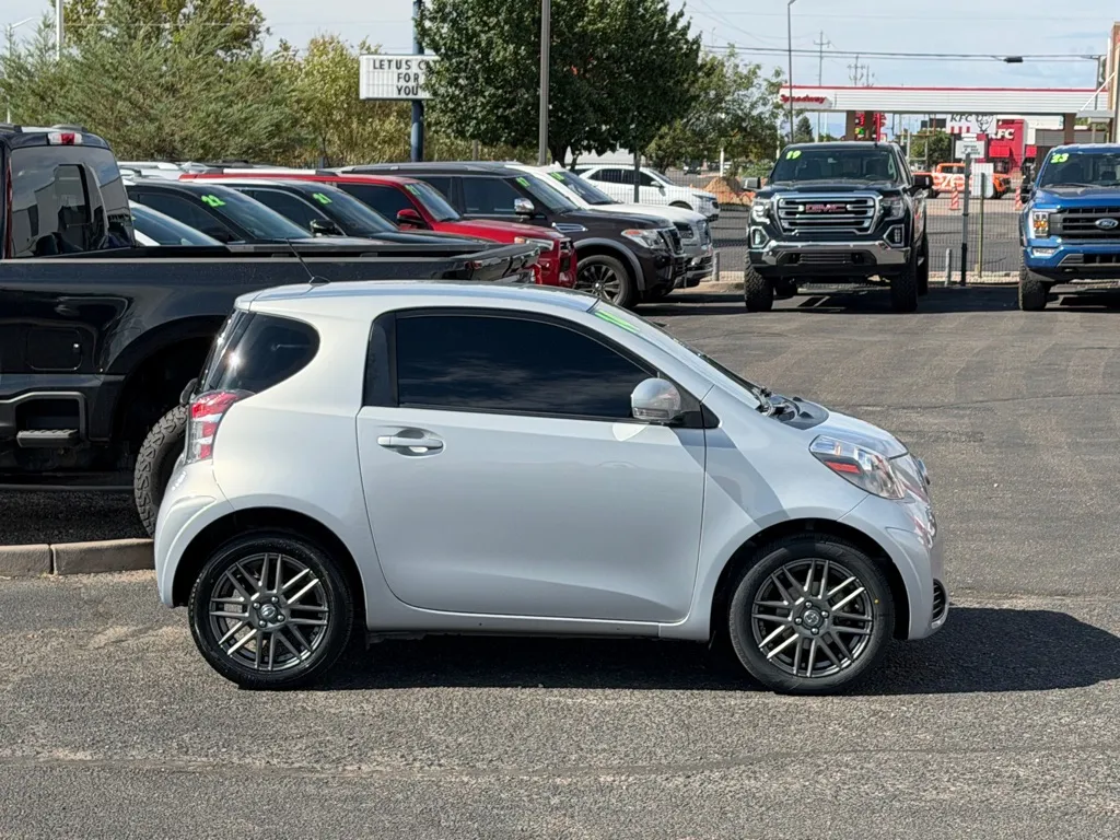 Scion IQ photo 3