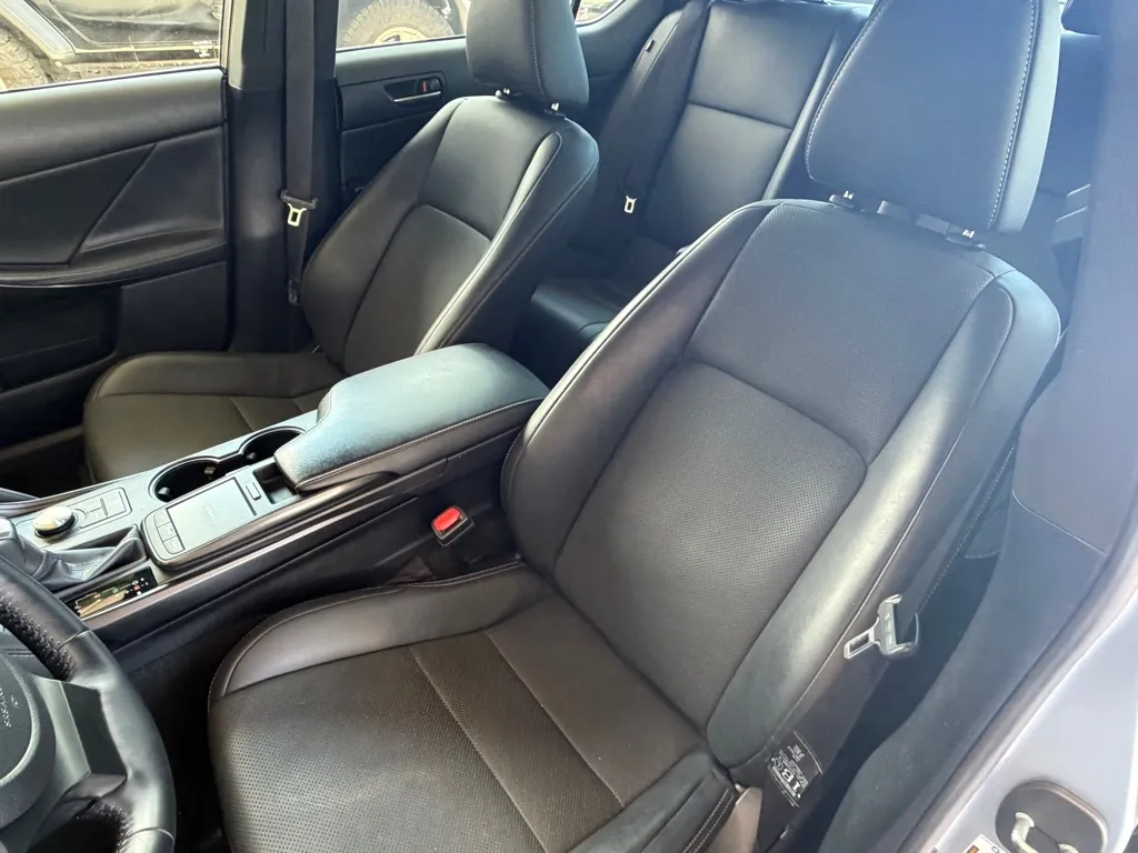 Lexus IS photo 6