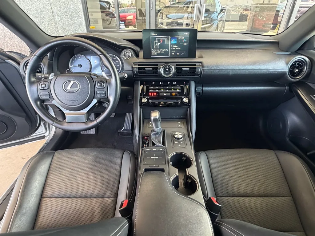Lexus IS photo 27