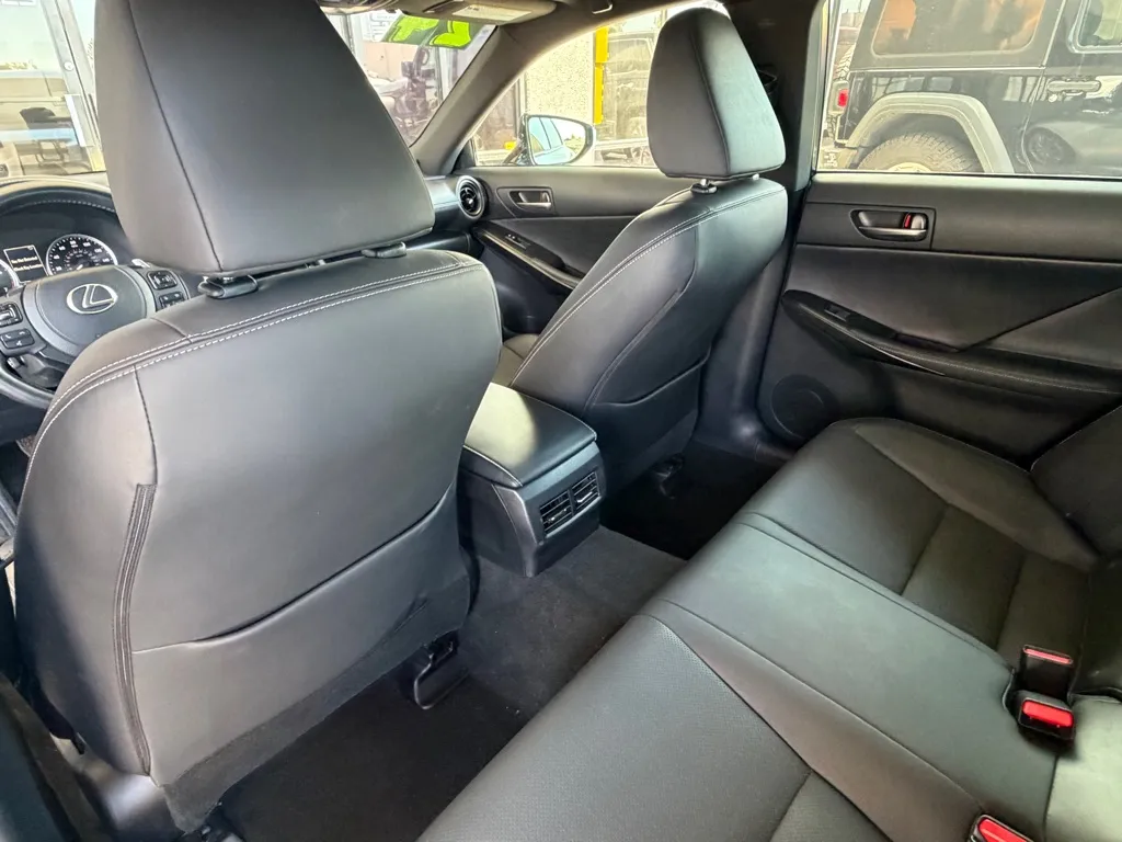 Lexus IS photo 25