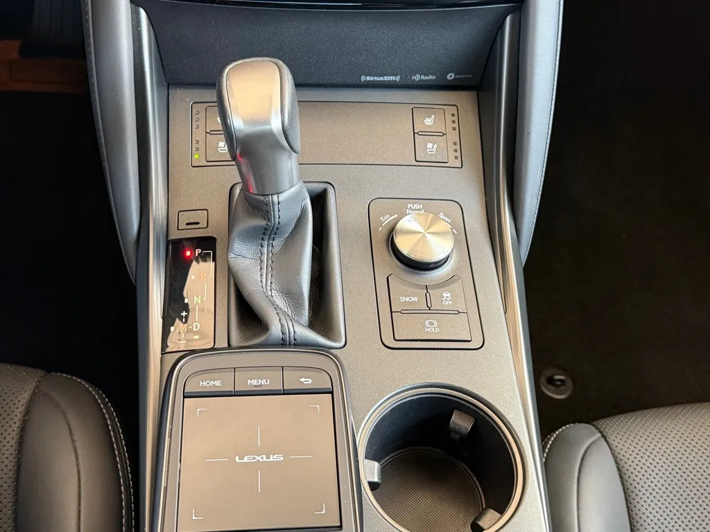Lexus IS photo 17