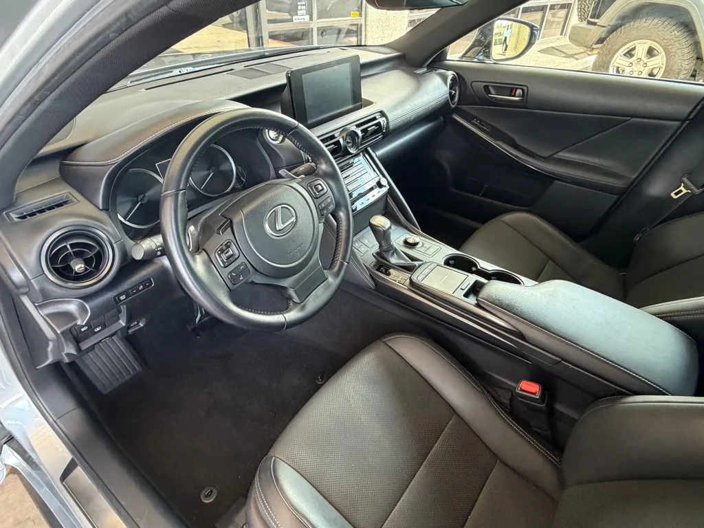 Lexus IS photo 7