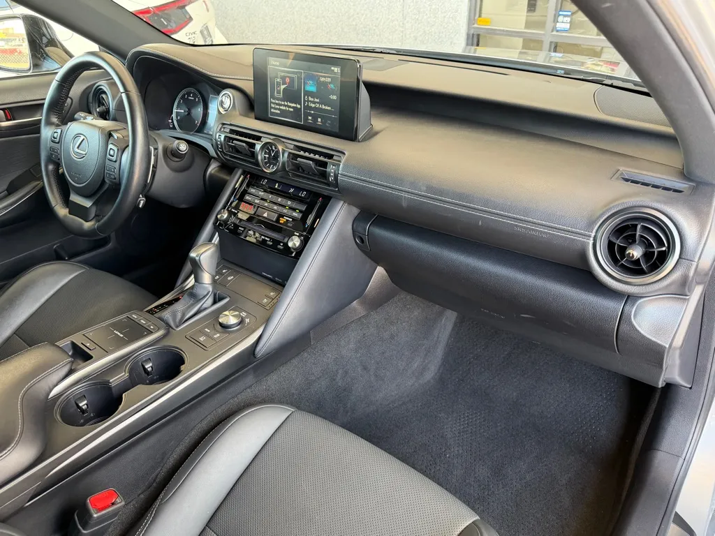 Lexus IS photo 38