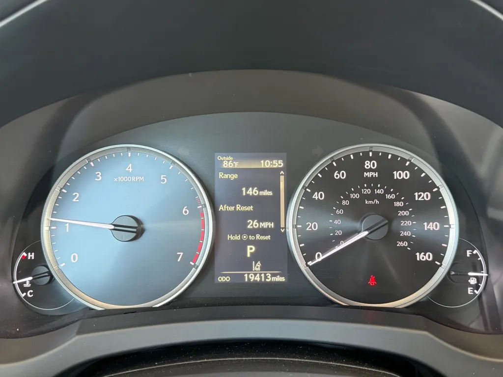 Lexus IS photo 12