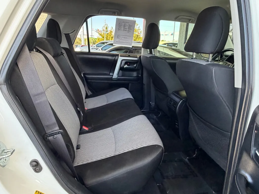 Toyota 4Runner photo 30