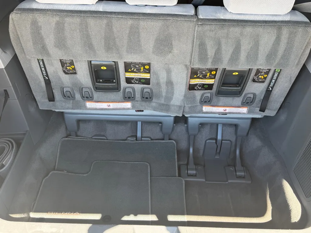 Toyota Sienna photo 38