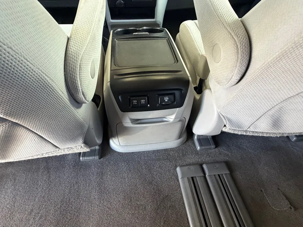 Toyota Sienna photo 25