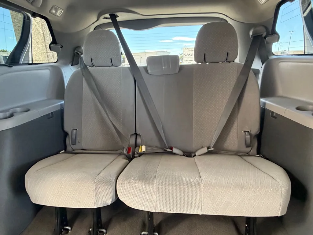 Toyota Sienna photo 27