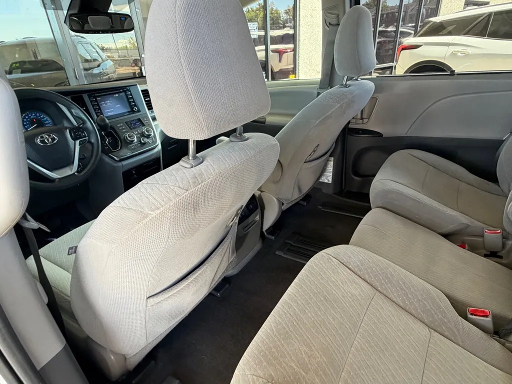 Toyota Sienna photo 24