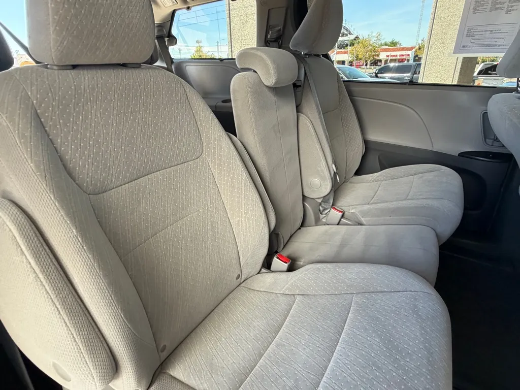 Toyota Sienna photo 31