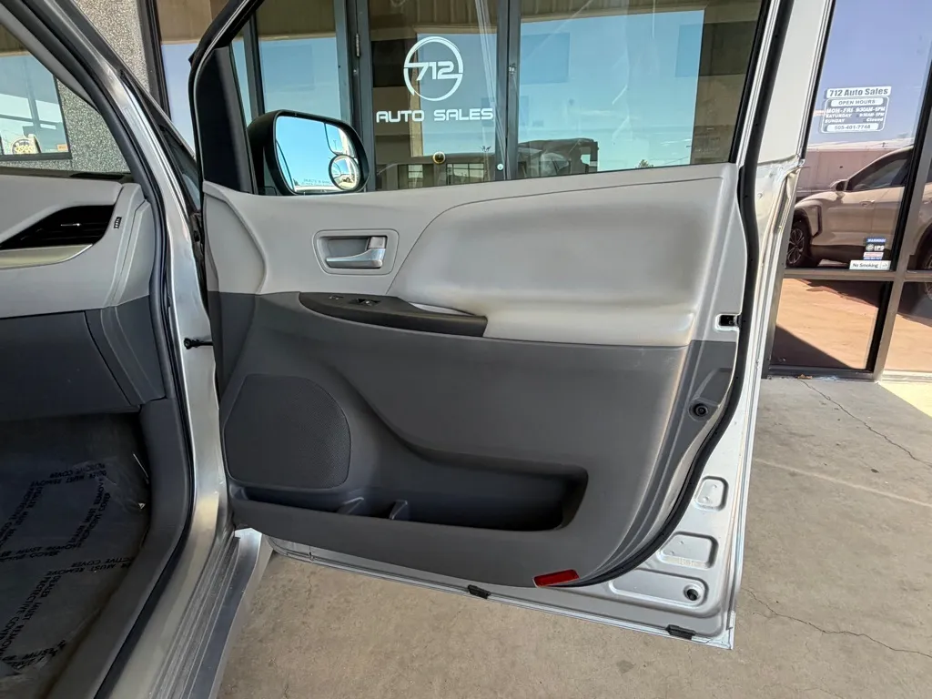 Toyota Sienna photo 36